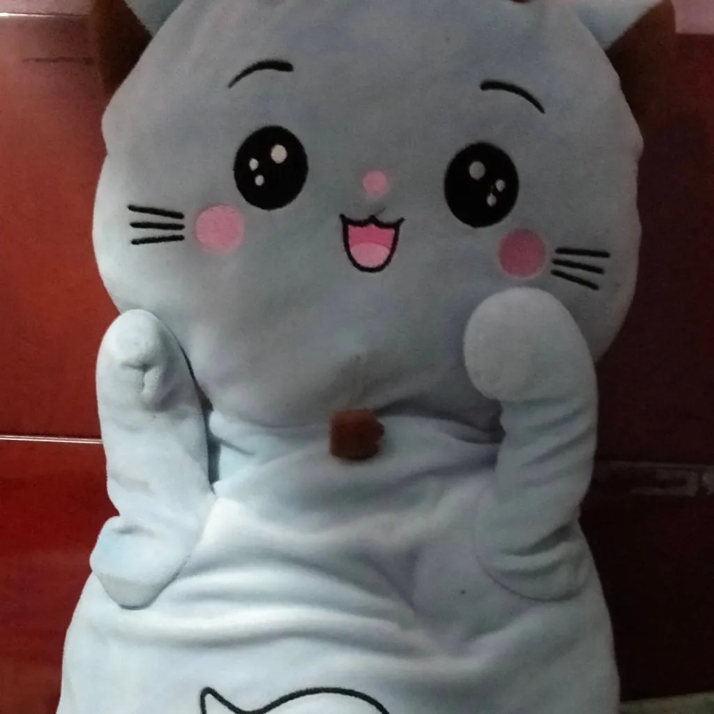 chat with ai character: Kevin