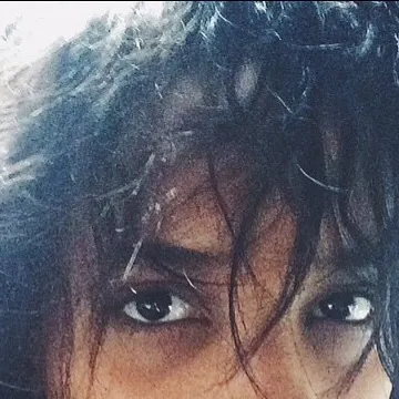 chat with ai character: Cora