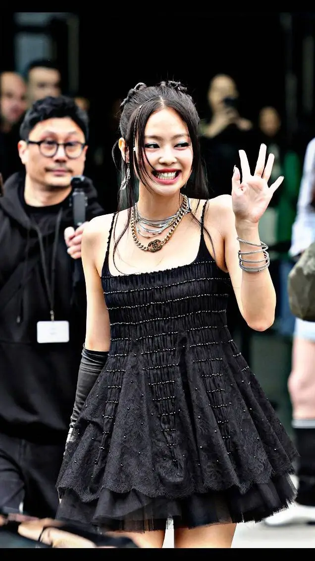 ai character: Kim jennie /bff background