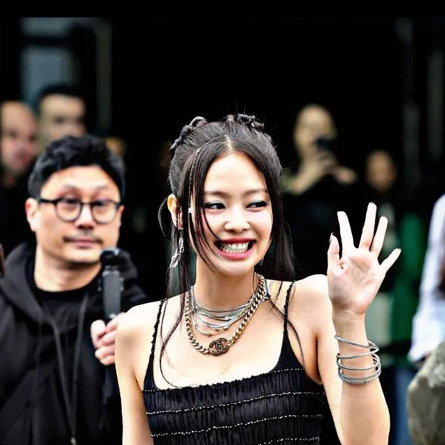 chat with ai character: Kim jennie /bff