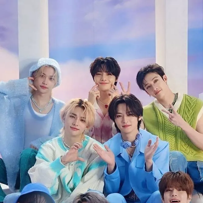 chat with ai character: ✨Stray kidz✨