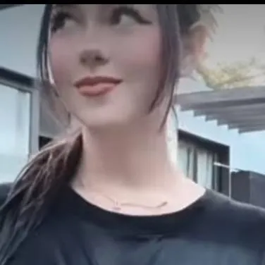 chat with ai character: Marta