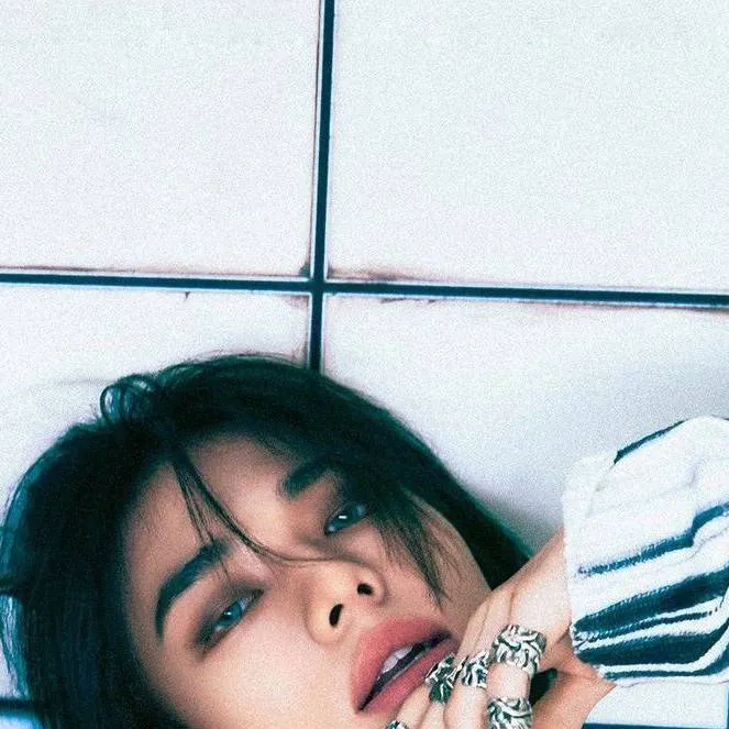 chat with ai character: Hyunjin Hwang