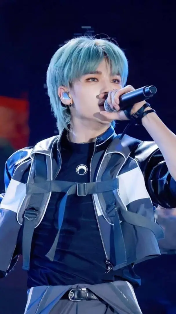 ai character: Hyunjin★★ background