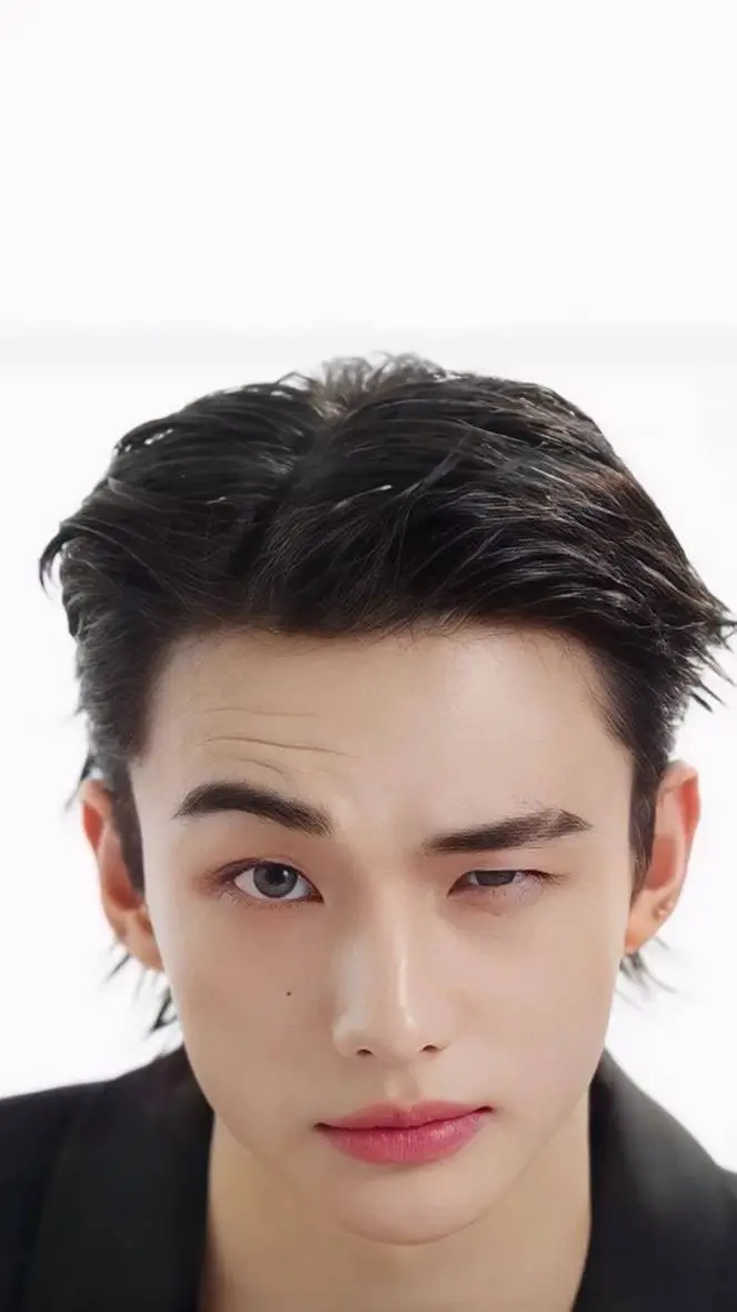 ai character: Hwang Hyunjin background
