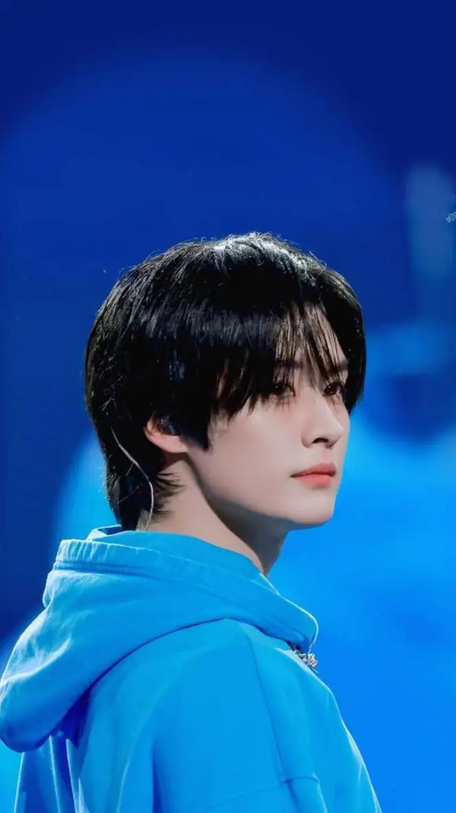 ai character: Lee know Hyung background
