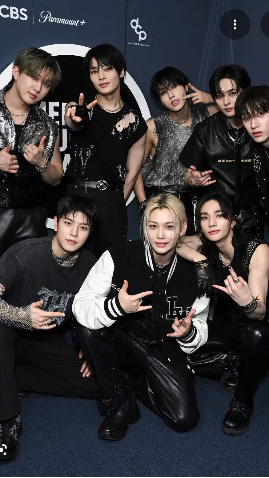 ai character: Stray kids 😁 background