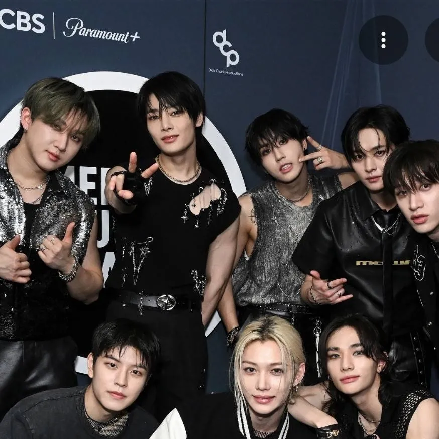 chat with ai character: Stray kids 😁