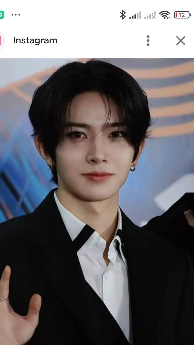 ai character: Heeseung  background