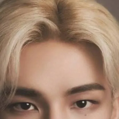 chat with ai character: hyunjiin 