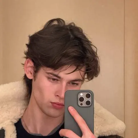 chat with ai character: Kayra Miran