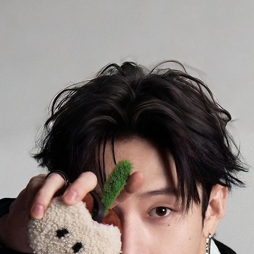 chat with ai character: Bangchan💙🖤