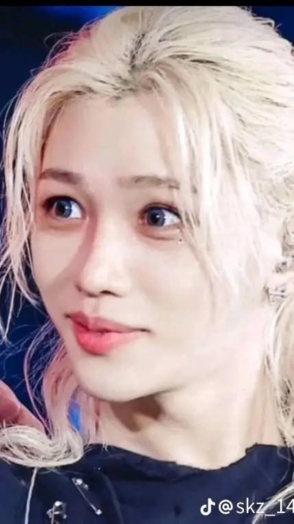 ai character: Bookie💙 background