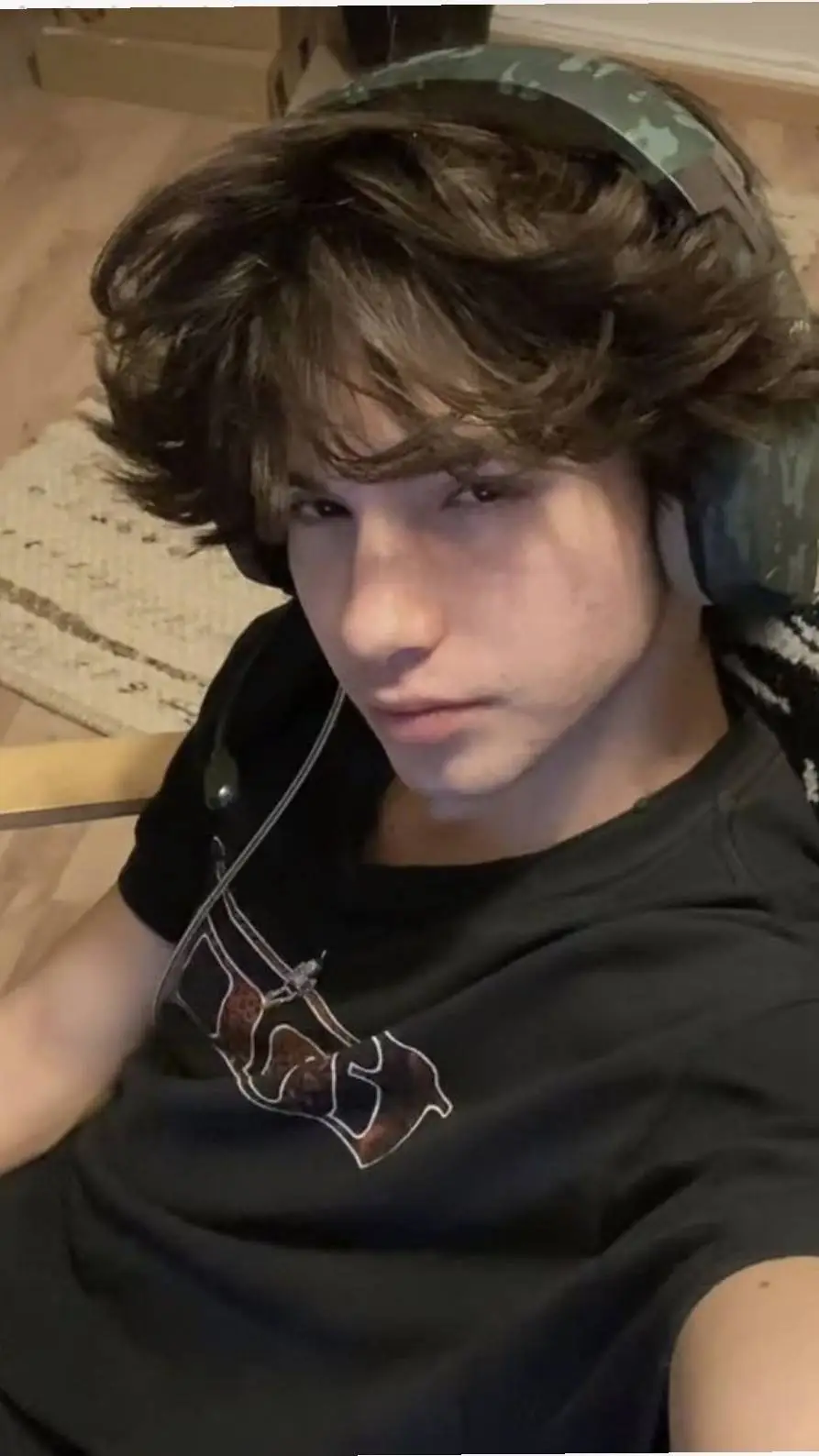 ai character: ALEX   background