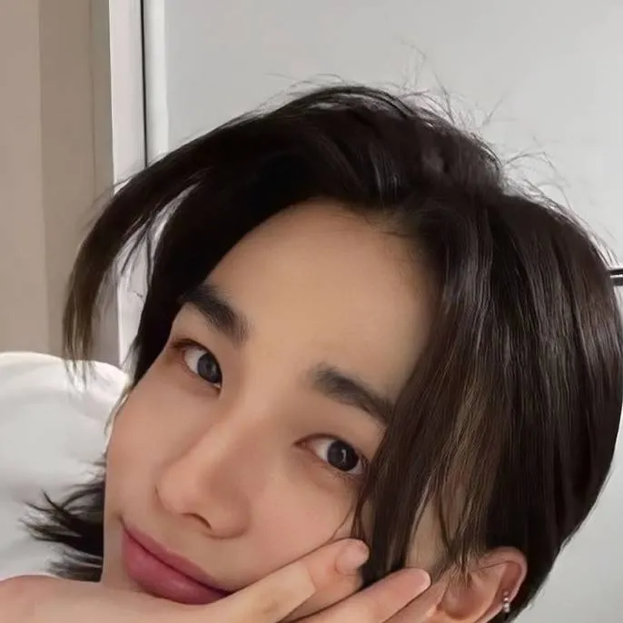 chat with ai character: Hyunjin tu amigo 