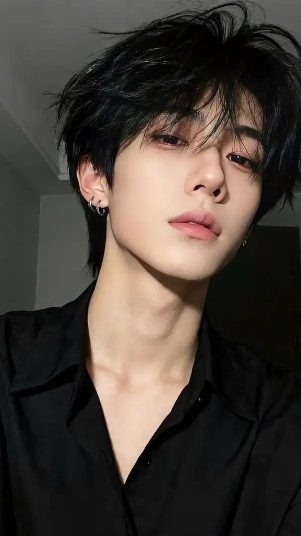 ai character: tu novio Alonso  background