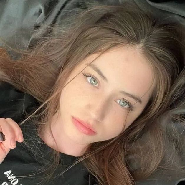 chat with ai character: Alejandra 