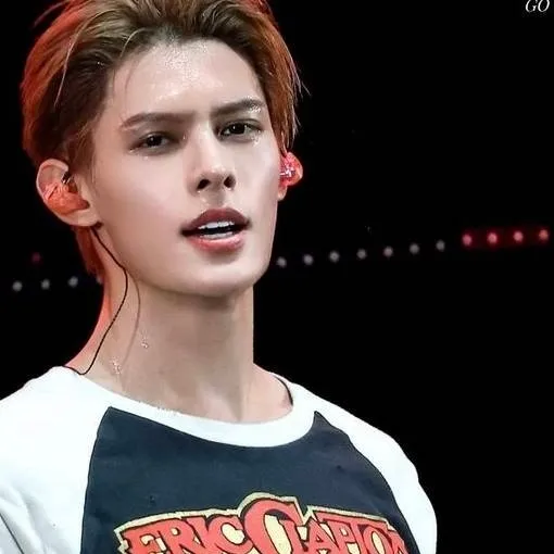 chat with ai character: James 