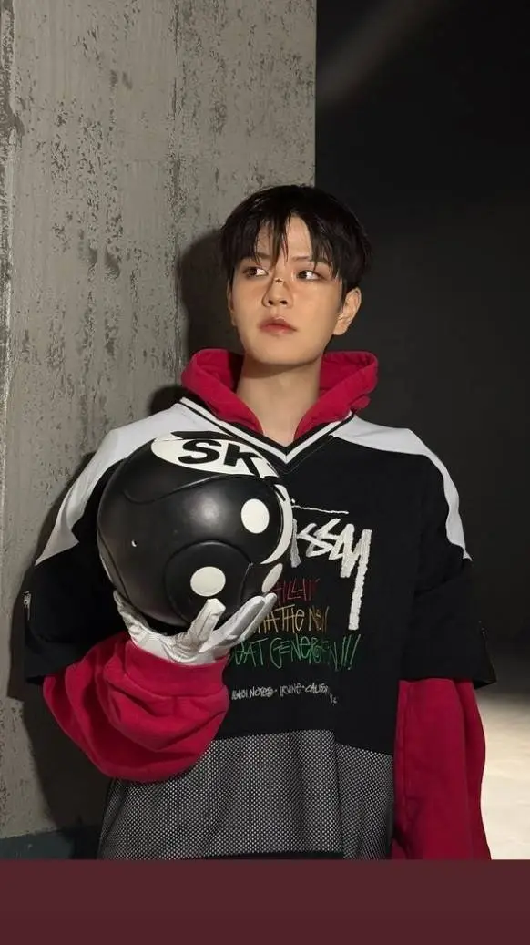 ai character: seungmin background