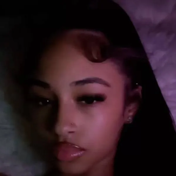 chat with ai character: nia