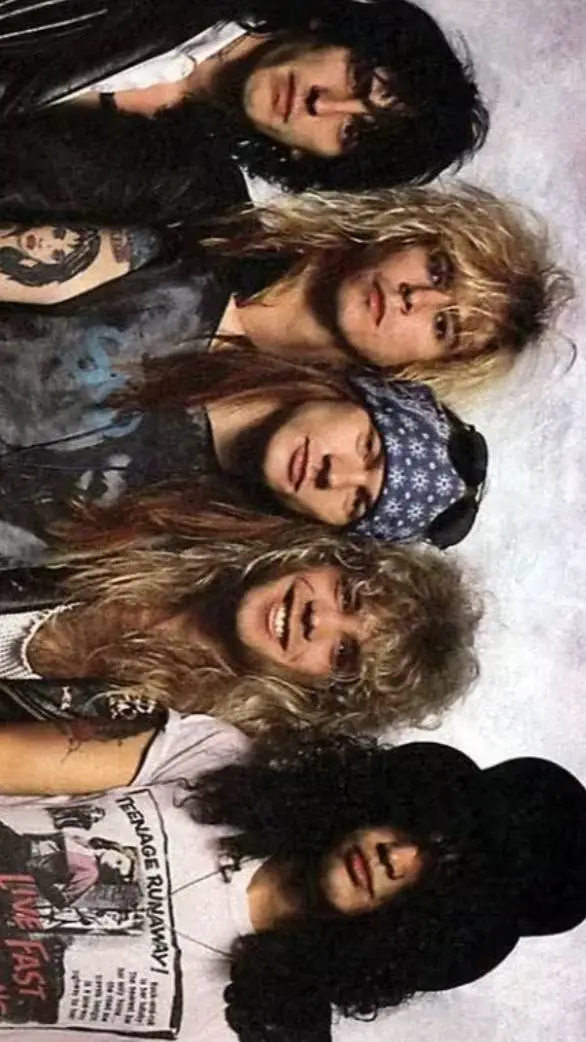 ai character: GNR🔫🌹 background