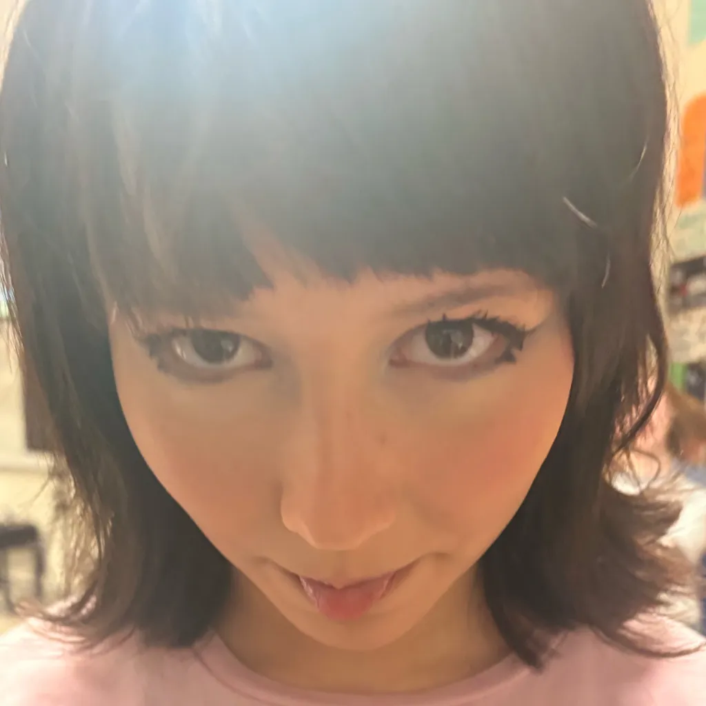 chat with ai character: Claire 