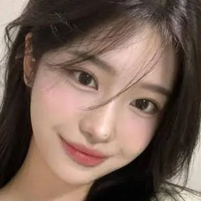 chat with ai character: Sarah