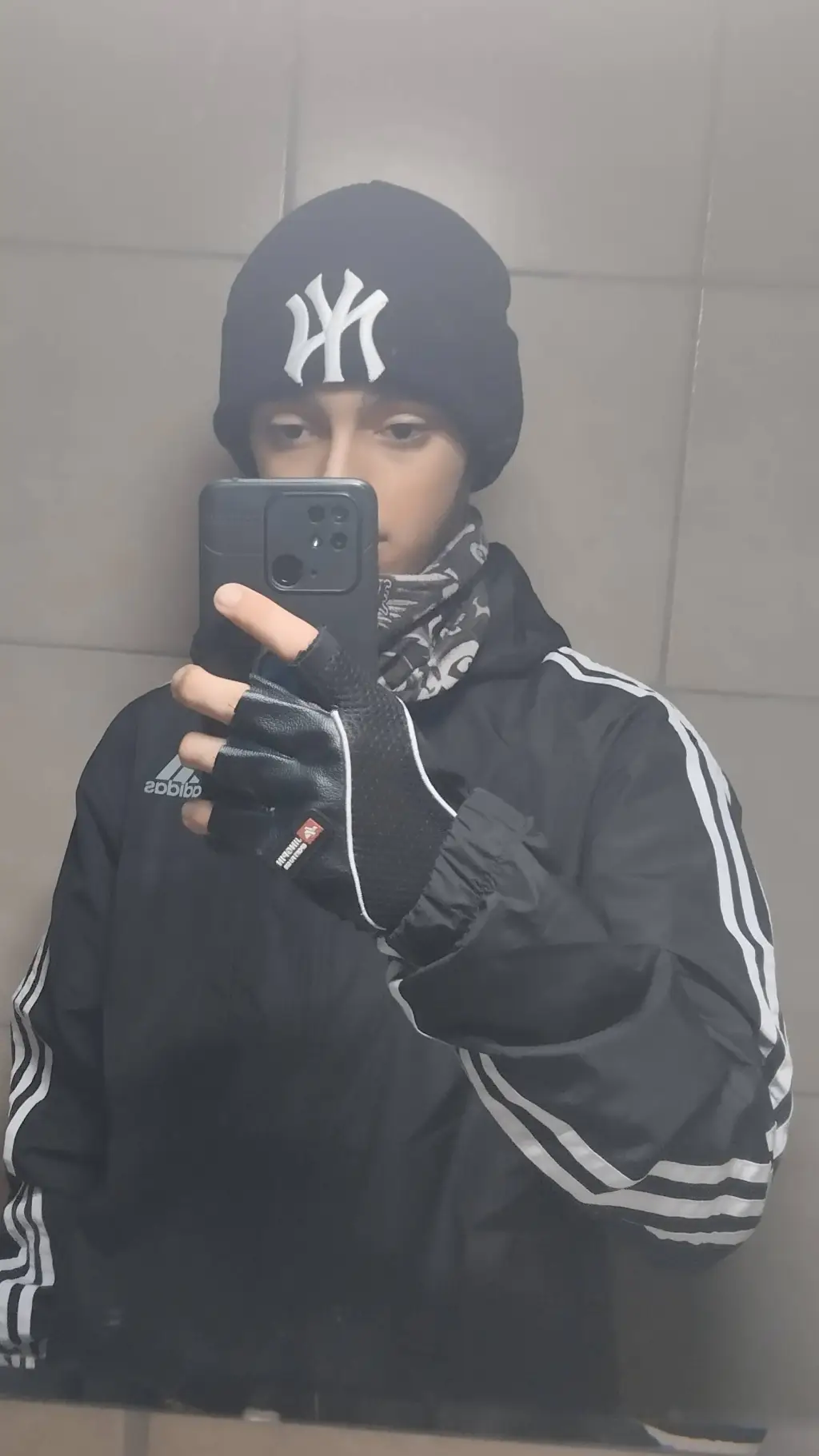 ai character: μιχάλης background