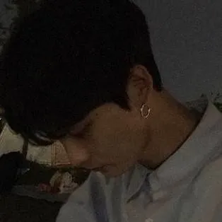 chat with ai character: .`~\\Kevin//~`.