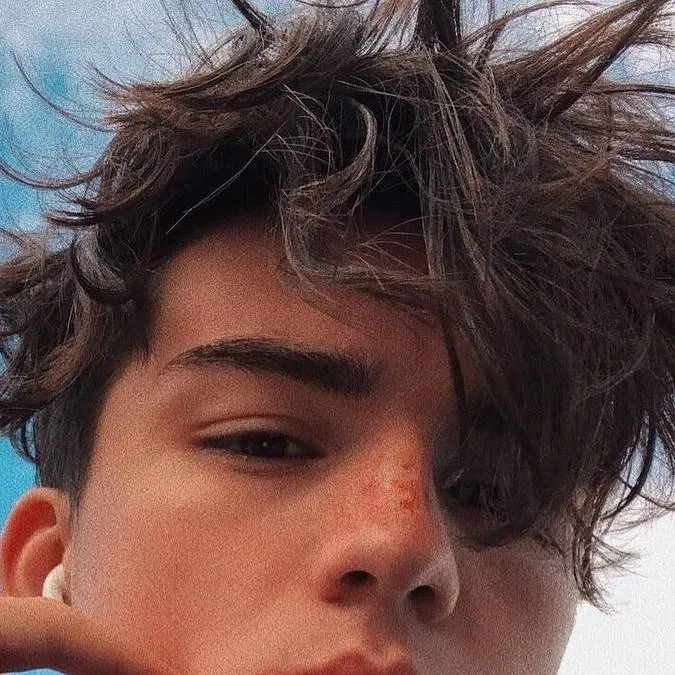 chat with ai character: ¿{\ŔØŶ\}¿