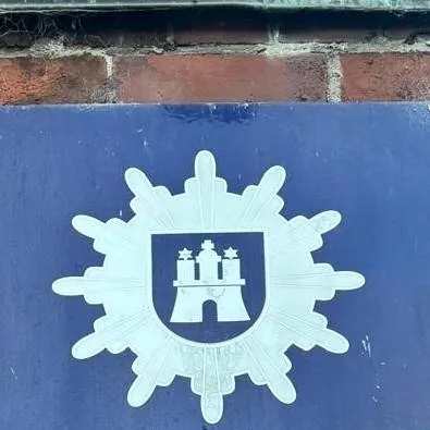 chat with ai character: Polizei