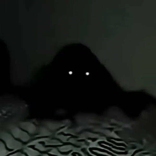 chat with ai character: Geist