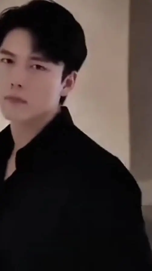 ai character: Ian background