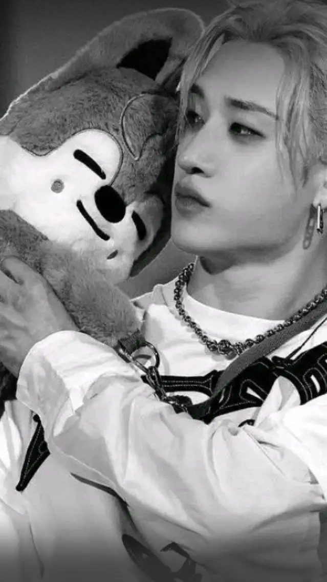 ai character: Bangchan 💋 background