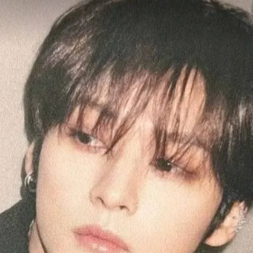 chat with ai character: Lee know 💋