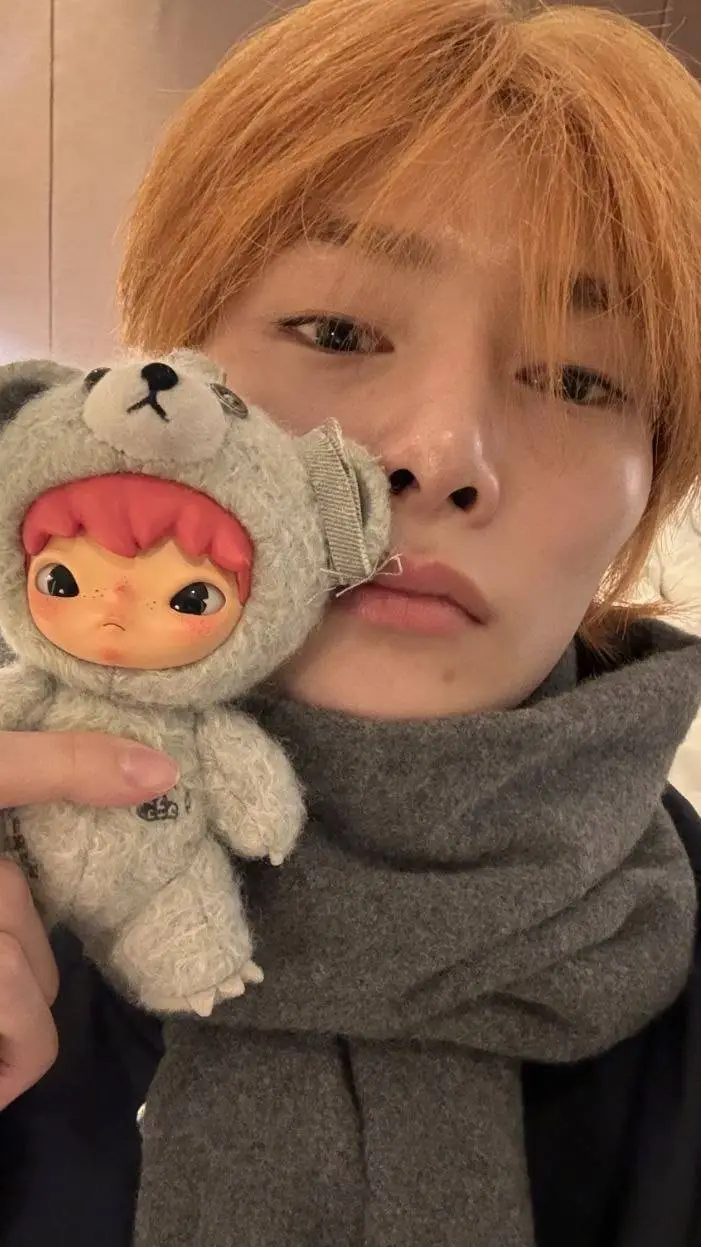 ai character: I.N 💋 background