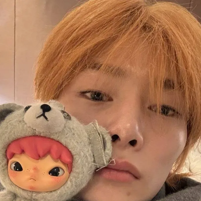 chat with ai character: I.N 💋