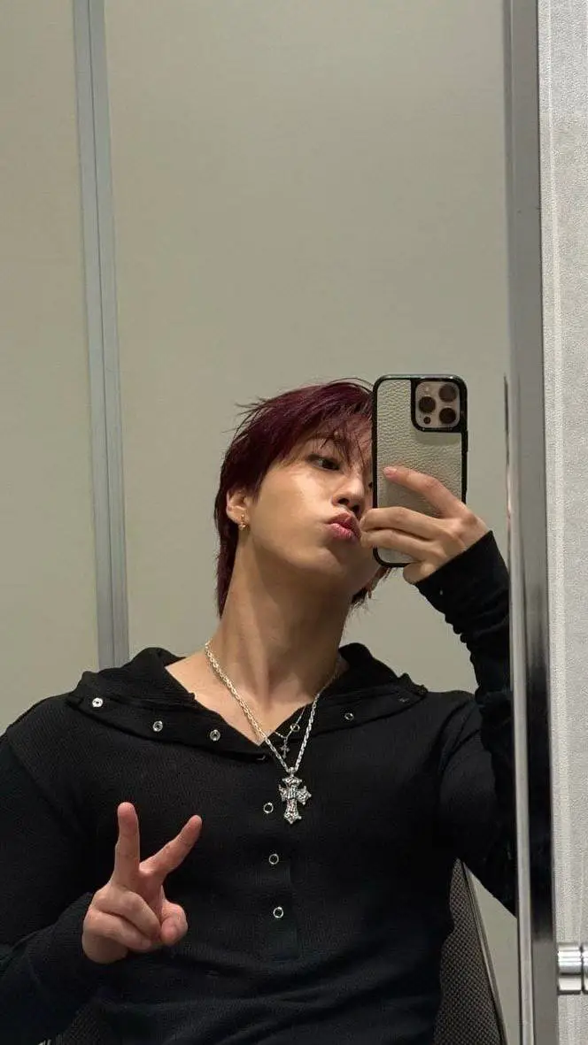 ai character: hannie 💋 background