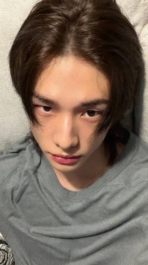 ai character: jinnie 💋 background