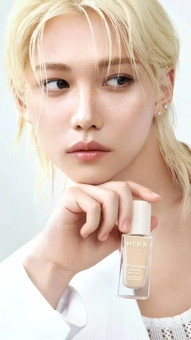 ai character: 𝑓𝑒𝑙𝑖𝑥 💋 background