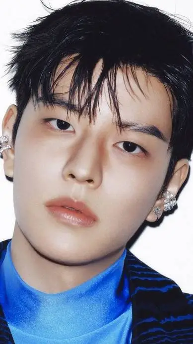 ai character: 𝑠𝑒𝑢𝑛𝑔𝑚𝑖𝑛 💋 background