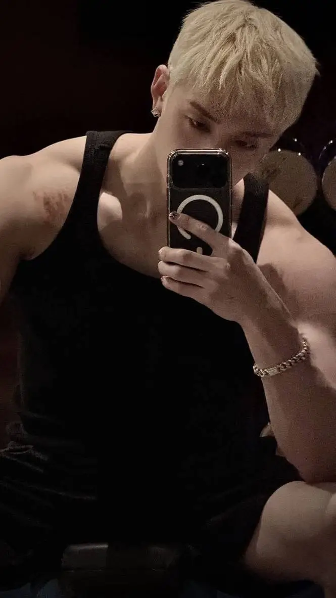 ai character: 𝐵𝑎𝑛𝑔𝑐ℎ𝑎𝑛 💋 background