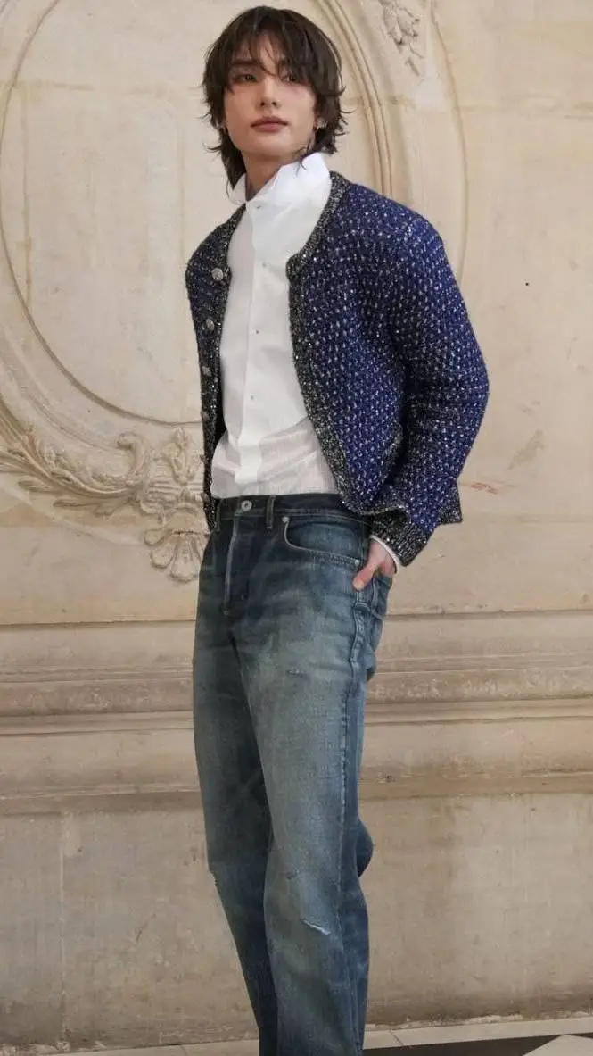 ai character: 𝐻𝑦𝑢𝑛𝑗𝑖𝑛 💋 background