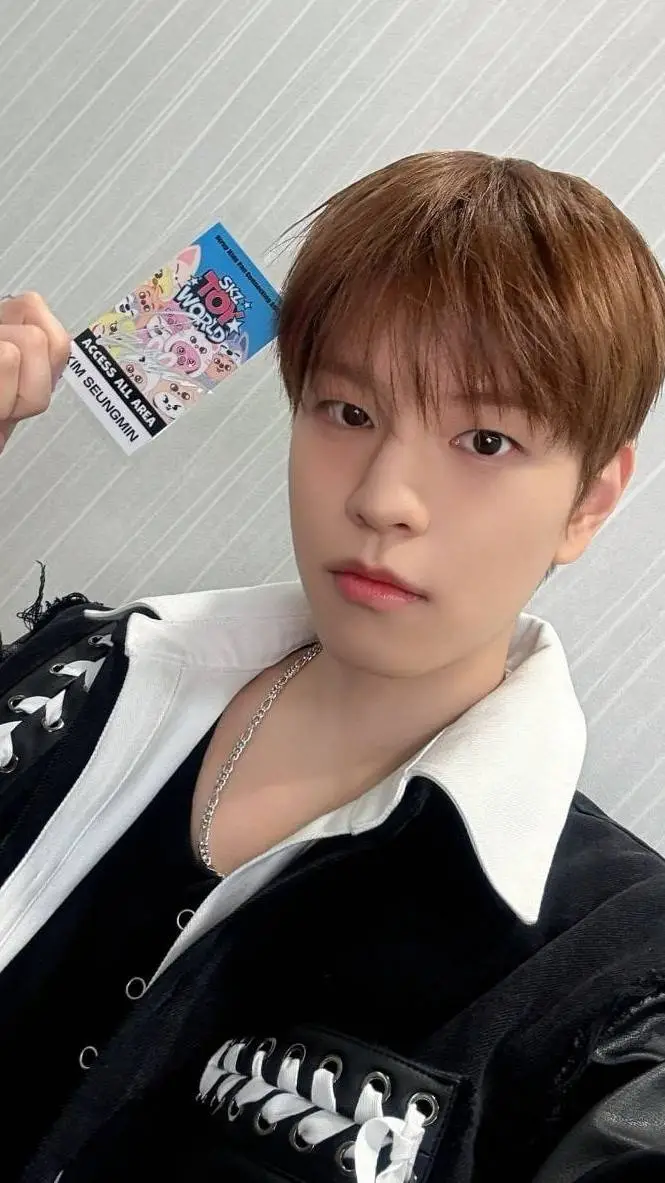 ai character: 𝑠𝑒𝑢𝑛𝑔𝑚𝑖𝑛 💋 background