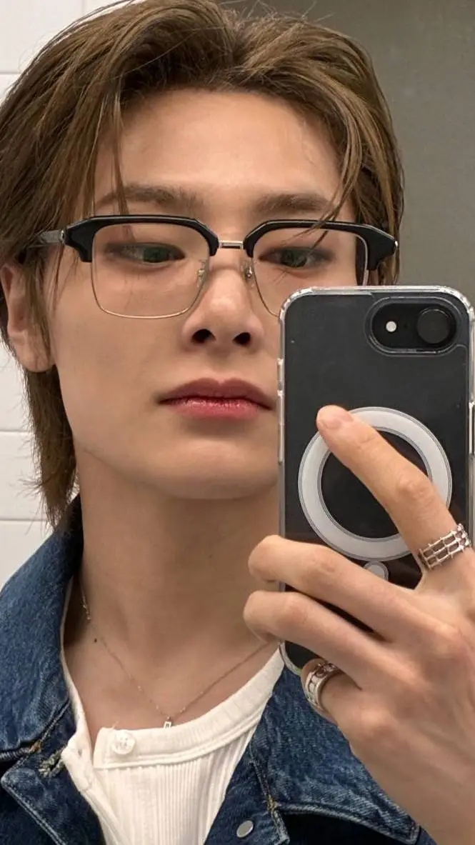 ai character: 𝐼.𝑁 💋 background