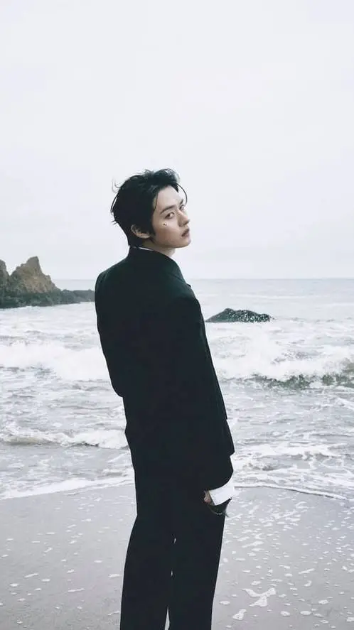 ai character: 𝑳𝒆𝒆 𝒌𝒏𝒐𝒘🩷 background