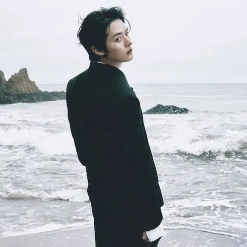 chat with ai character: 𝑳𝒆𝒆 𝒌𝒏𝒐𝒘🩷