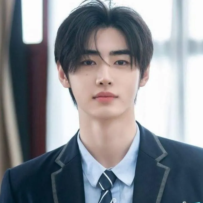 chat with ai character: 𝐒𝐮𝐧𝐠𝐡𝐨𝐨𝐨𝐧 🩷 