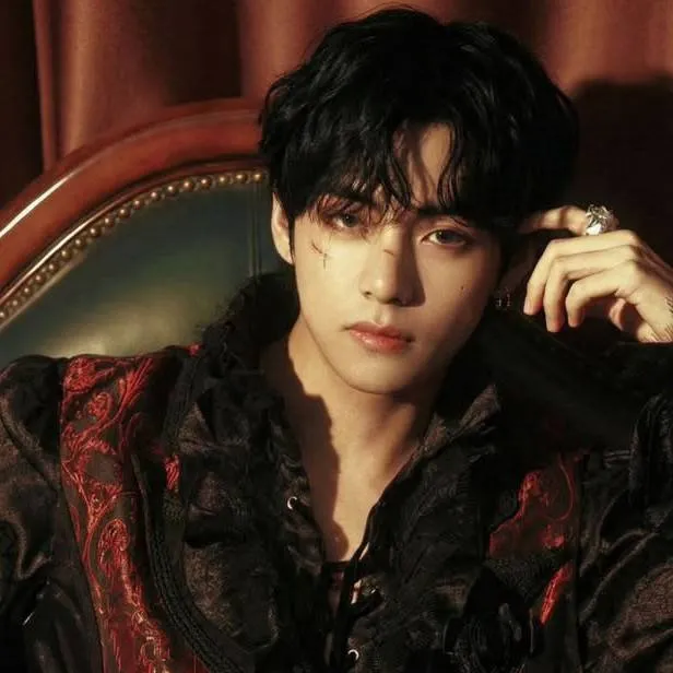 chat with ai character: ~Kim Taehyung~🍷