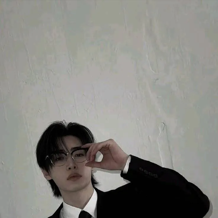 chat with ai character: ★Sunghoon★
